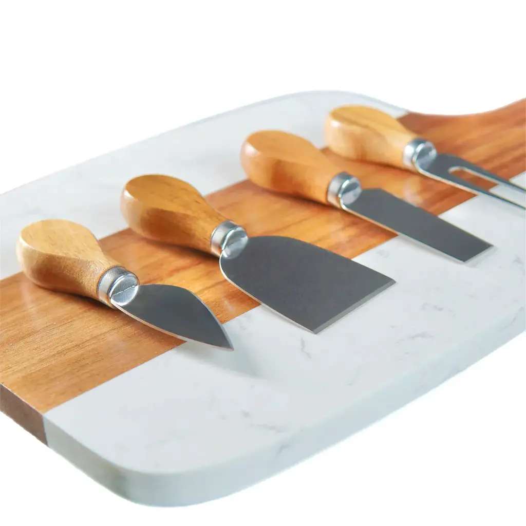 laser-engrave-Acacia-wood-cheeseboard.webp
